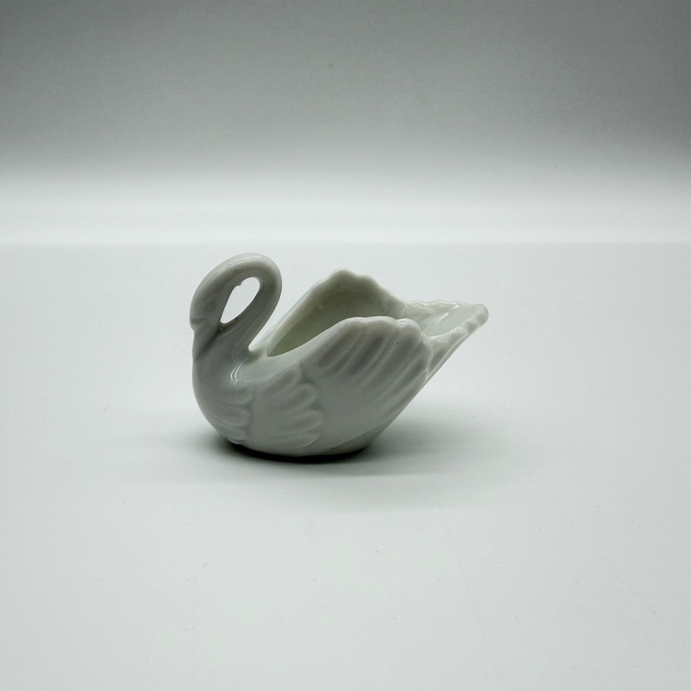 Vintage OMC Japan White Porcelain Swan Figurine Trinket Dish Otagiri Small 2.75"